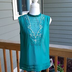Hinge Size Small Green Top